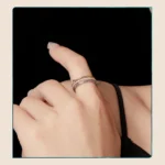 ⁦Two-tones Moissanite Ring Three-layer Interlocked Ring 925 Sterling Silver⁩ - الصورة ⁦2⁩