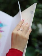 ⁦Luo Shen - A Wedding Ring Set With Top-quality Egg-shaped Moissanite S925 Silver And Platinum-plated Diamond.⁩ - الصورة ⁦8⁩