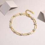 ⁦Set With Top-quality Moissanite, This Luxurious And Fashionable Light Luxury Trend Jewelry Silver Bracelet Is S925 Silver-plated With Gold⁩ - الصورة ⁦4⁩