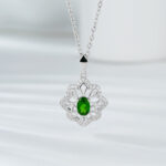 ⁦Vintage High Grade Green Diopside Necklace Personality Hollow Eight Star Cool Wind Pendant⁩ - الصورة ⁦4⁩