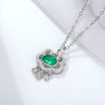 ⁦Natural Emerald Necklace Women's 925 Silver Full Set Delicate Light Luxury Pendant Auspicious Cloud Safety Lock Pendant Jewelry⁩ - الصورة ⁦4⁩