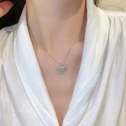 Heart-to-heart Four-leaf Clover Necklace