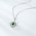 ⁦Vintage High Grade Green Diopside Necklace Personality Hollow Eight Star Cool Wind Pendant⁩ - الصورة ⁦2⁩