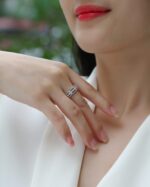 ⁦Monet's Garden - A Wedding Ring Set With Top-quality Moissanite S925 Silver And Platinum-plated Diamond.⁩ - الصورة ⁦4⁩