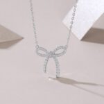 ⁦Set With Top-quality Moissanite, This Luxurious And Fashionable Light Luxury Trend Jewelry Necklace Pendant Is Made Of S925 Silver Electroplated With Platinum⁩ - الصورة ⁦3⁩