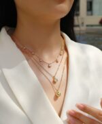 ⁦Luxury Fashion Minimalist Trend Jewelry Silver Pendant Necklace With Top-quality Moissanite, S925 Silver Electroplated With Gold⁩ - الصورة ⁦4⁩