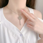 ⁦Luxury Ascot Yellow Diamond Key Pendant Heavy Industry Inlaid High Carbon Diamond Collar Chain⁩ - الصورة ⁦2⁩