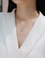 ⁦Heart To Heart - A Fashionable And Light Luxury Jewelry Pendant Necklace Set With Top-quality Moissanite, S925 Silver Plated Platinum⁩ - الصورة ⁦2⁩