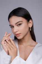 ⁦A Fashionable And Trendy Necklace Pendant Set With Top-quality Moissanite S925 And Silver Plated With Gold⁩ - الصورة ⁦2⁩