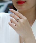 ⁦Top-quality Moissanite S925, Silver And Platinum-plated Diamond Wedding Ring.⁩ - الصورة ⁦7⁩