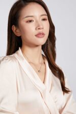 ⁦Set With Top-quality Moissanite, This Luxurious And Fashionable Light Luxury Trend Jewelry Necklace Pendant Is Made Of S925 Silver⁩ - الصورة ⁦3⁩